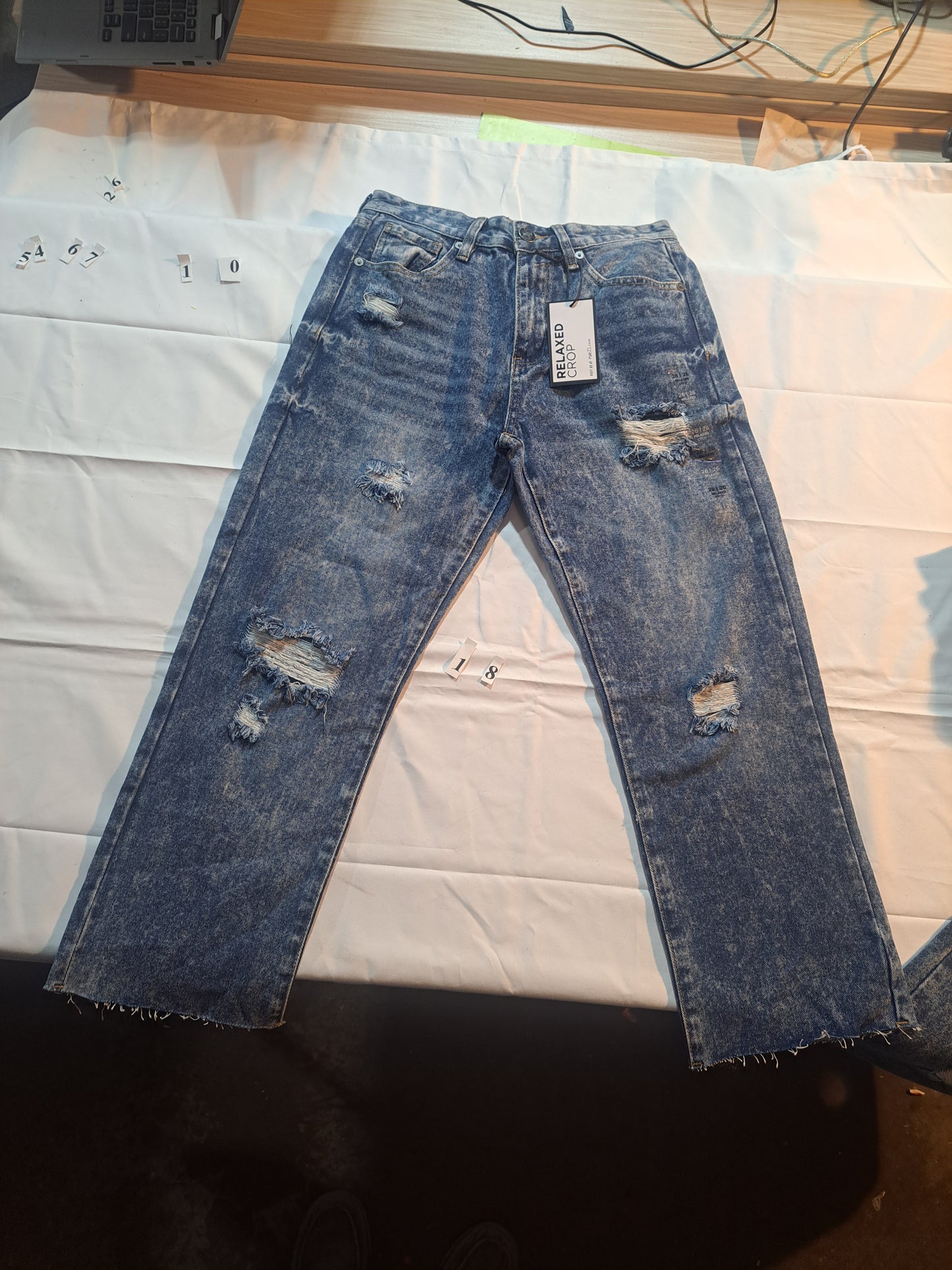 MEN'S DISTRESSED JEANS