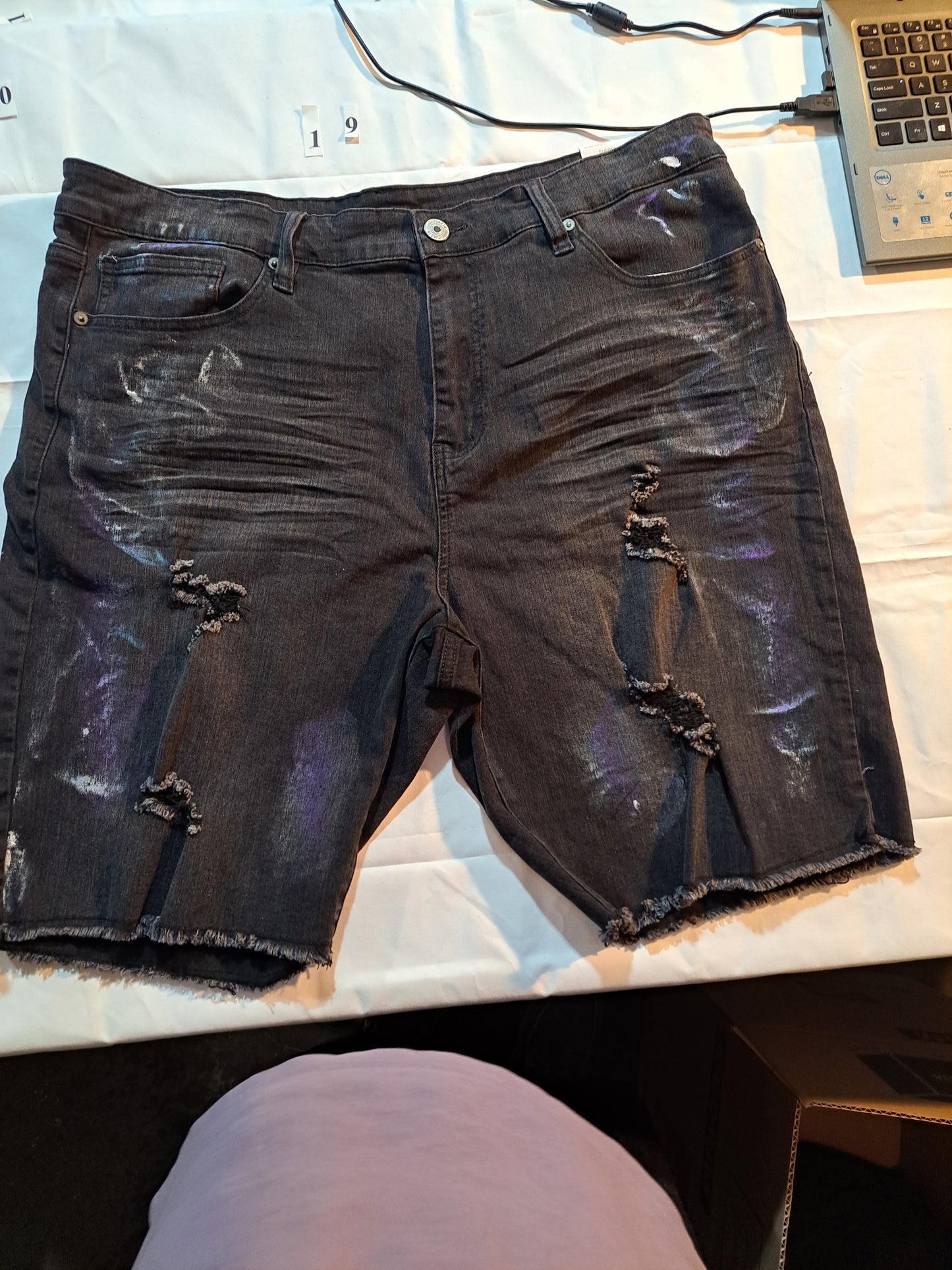 MEN'S DISTRESSED DENIM SHORTS