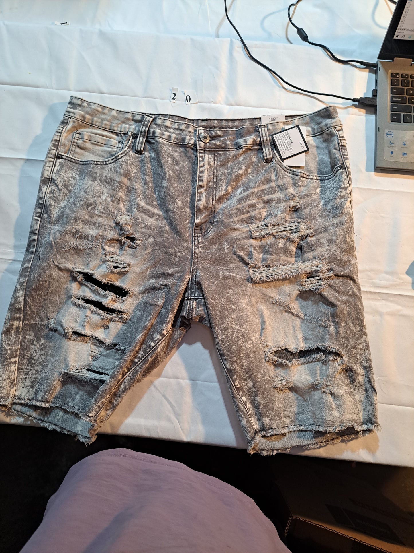 MEN'S DISTERESSED DENIM SHORTS