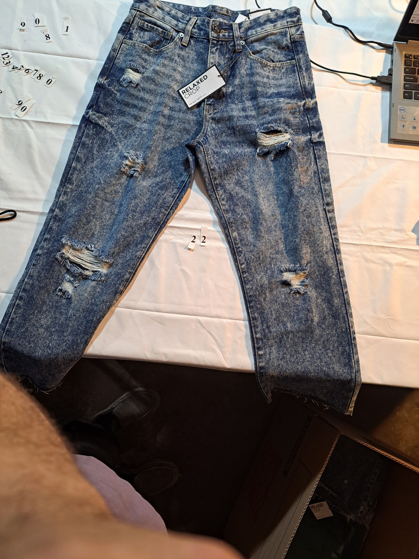 MEN'S DISTRESSED JEANS