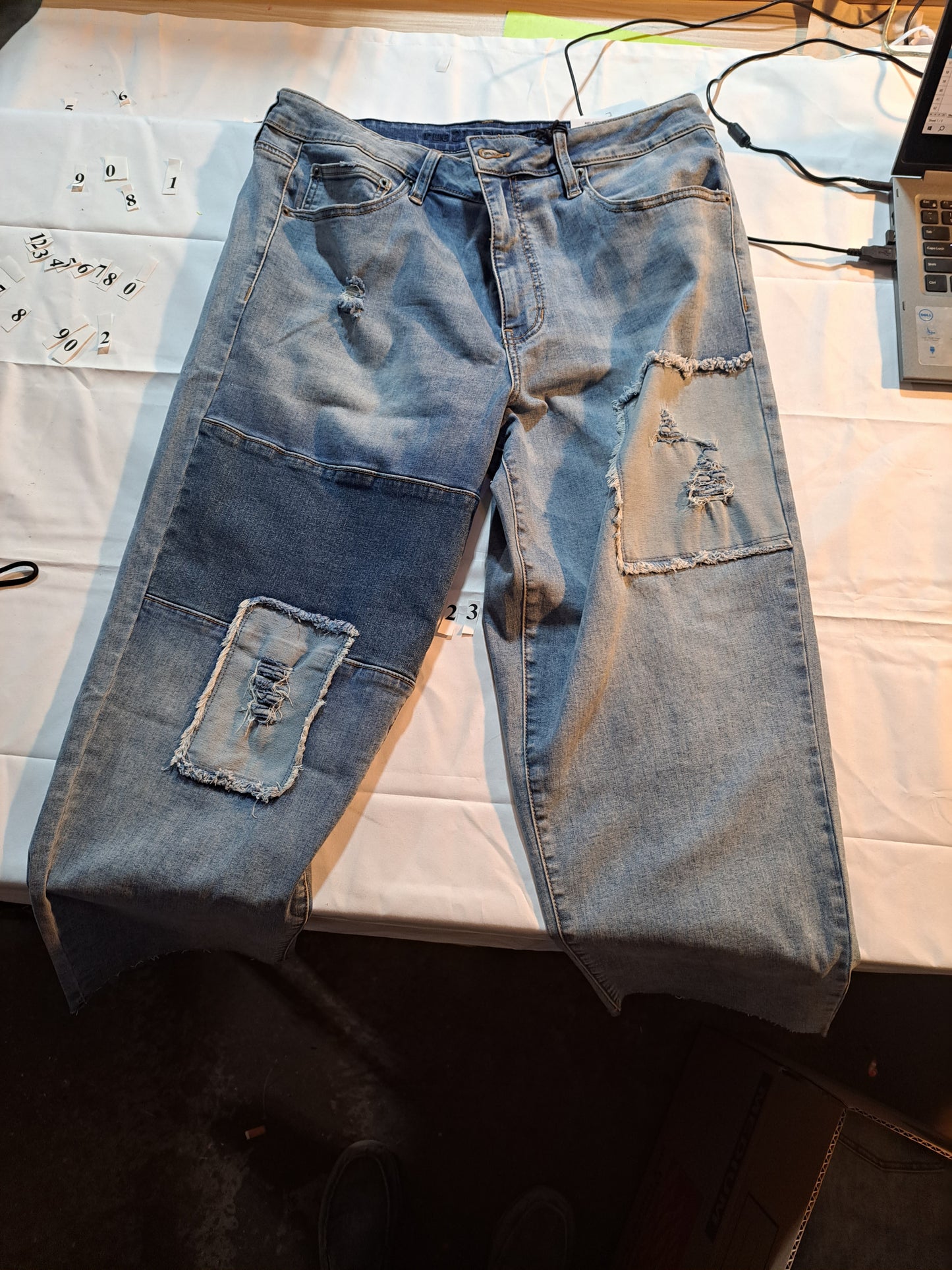 MEN'S PATCHED JEANS
