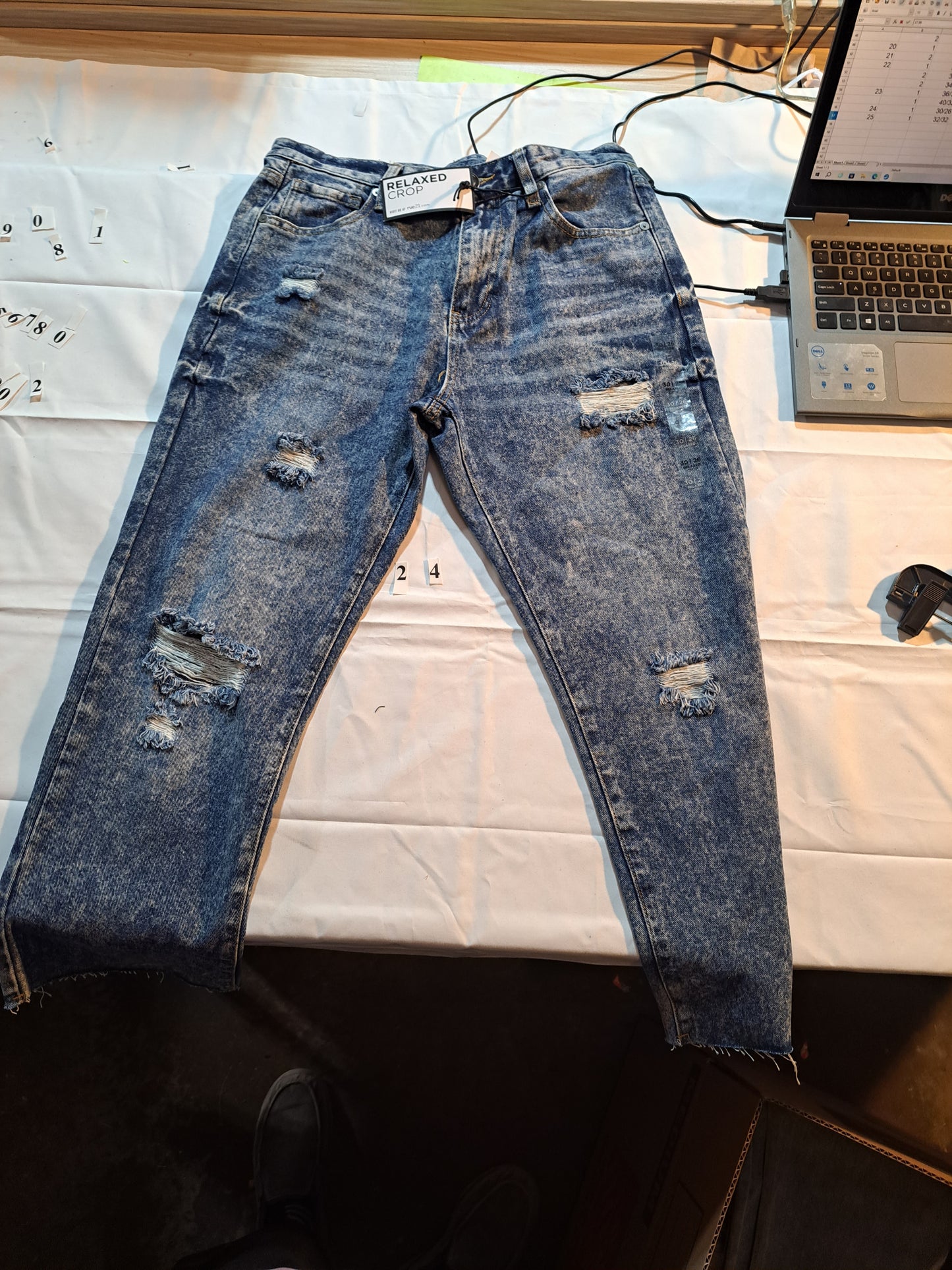 MEN'S DISTRESSED JEANS
