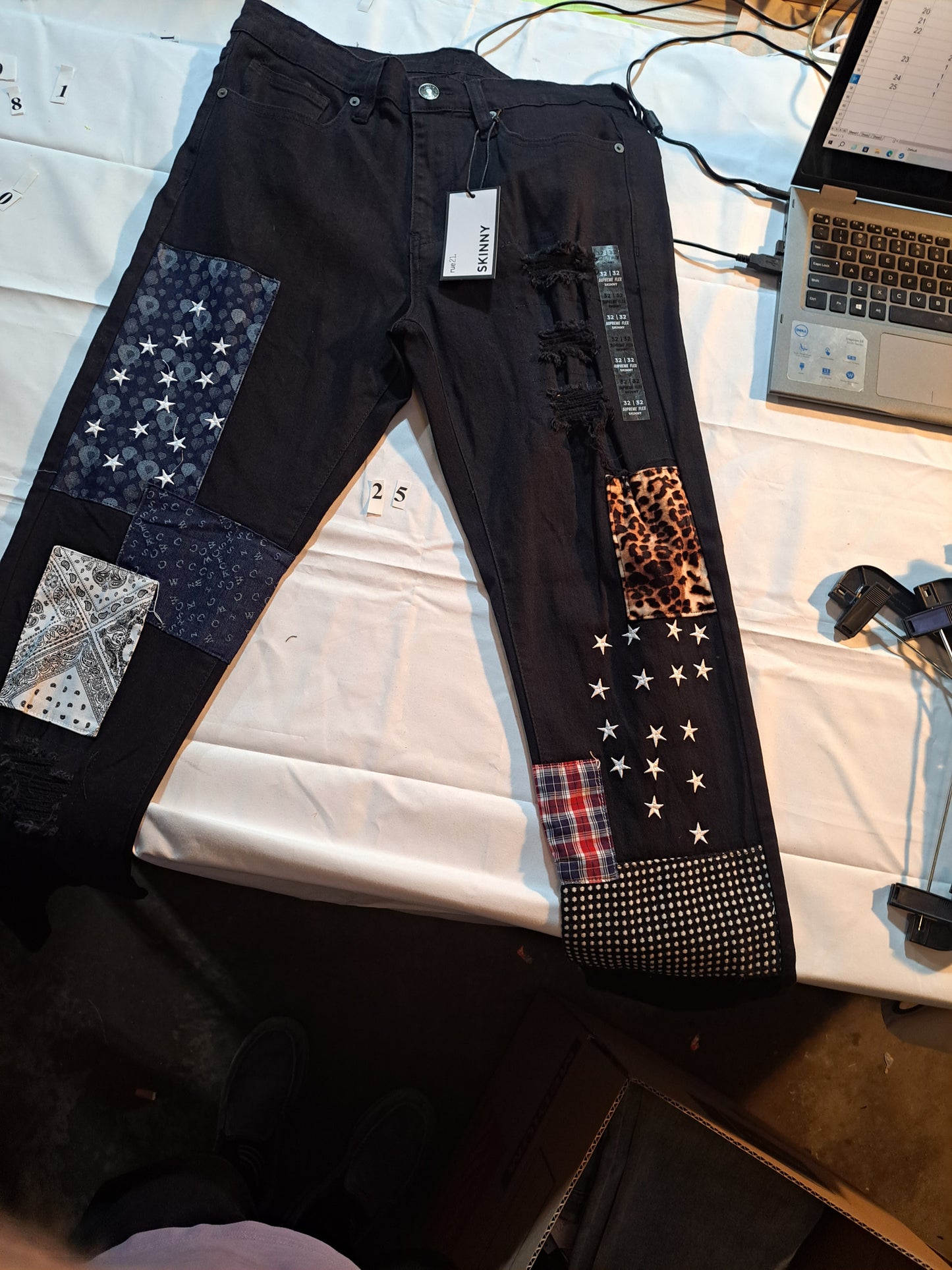 MEN'S PATCHED JEANS