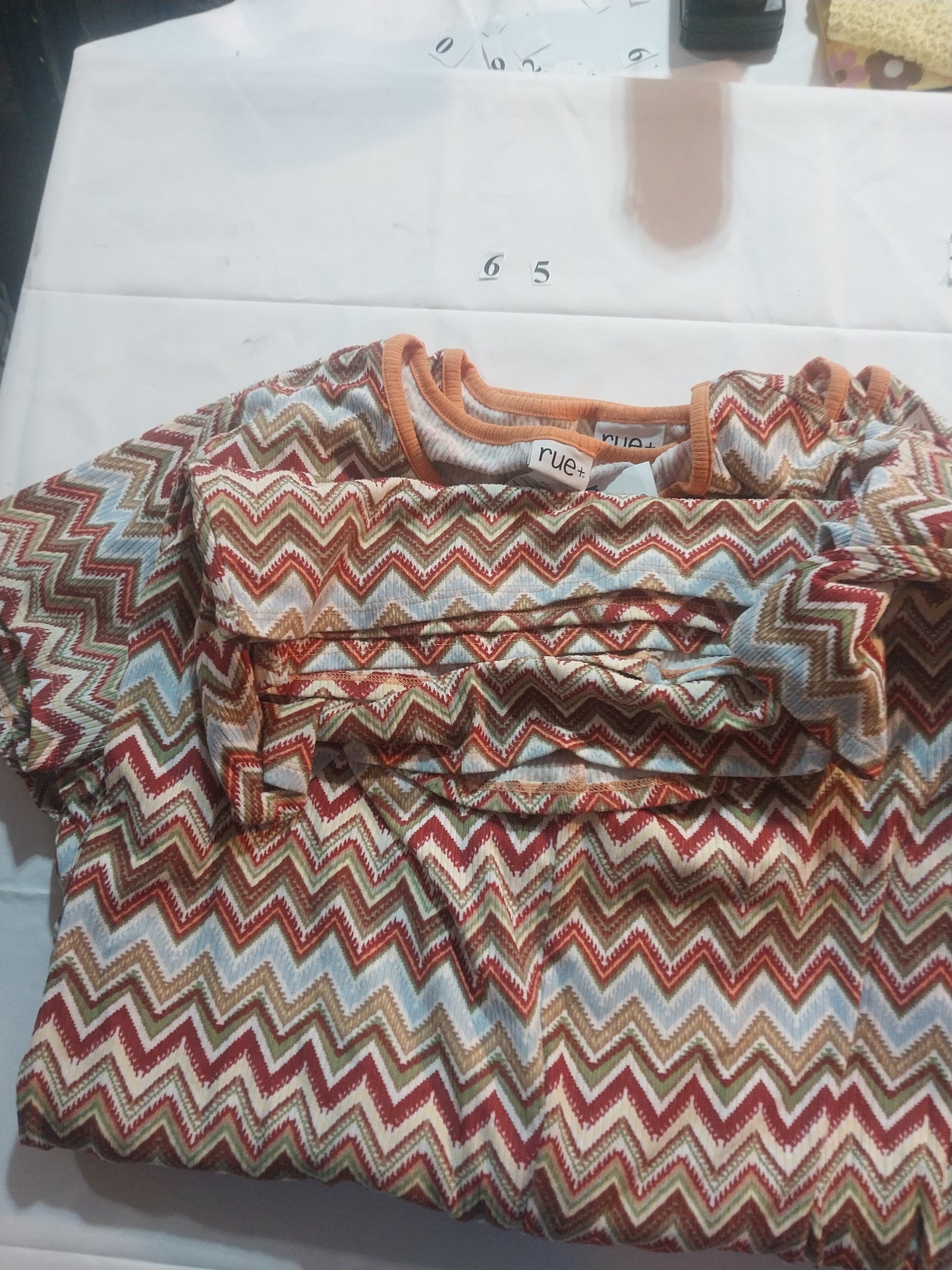 WOMAN'S LIGHT SWEATER